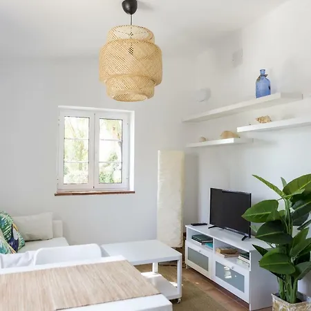 Cosy Bungalow By The Getaway Collection Casa de Férias